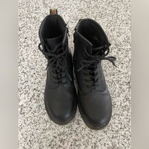 Dr. Martens black boots, lace up. With side zippers. Size US: 5